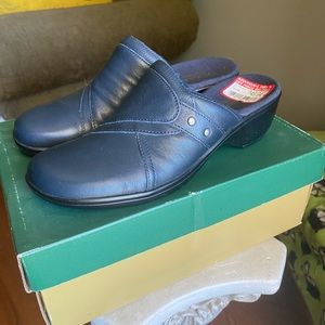 Clark’s Navy Shoe
